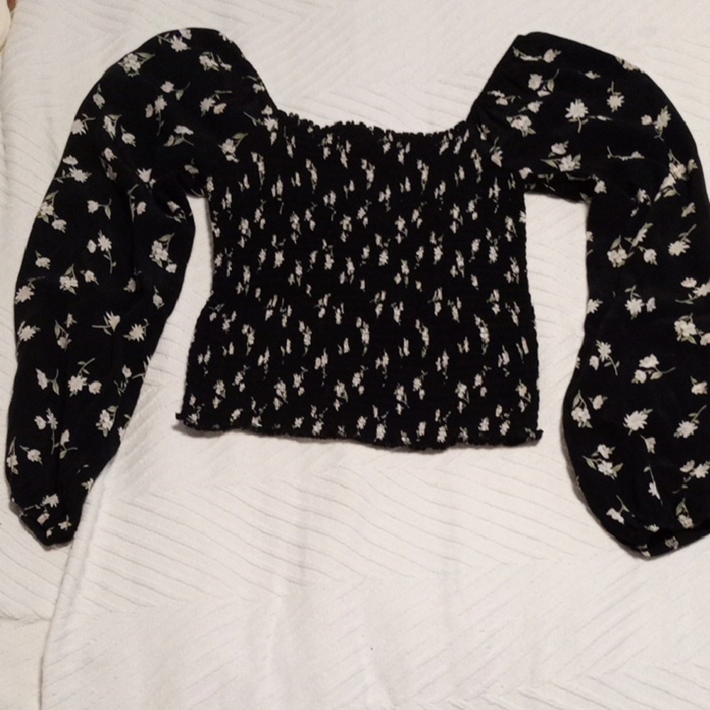 American Eagle Outfitters Black and White Floral Blouse